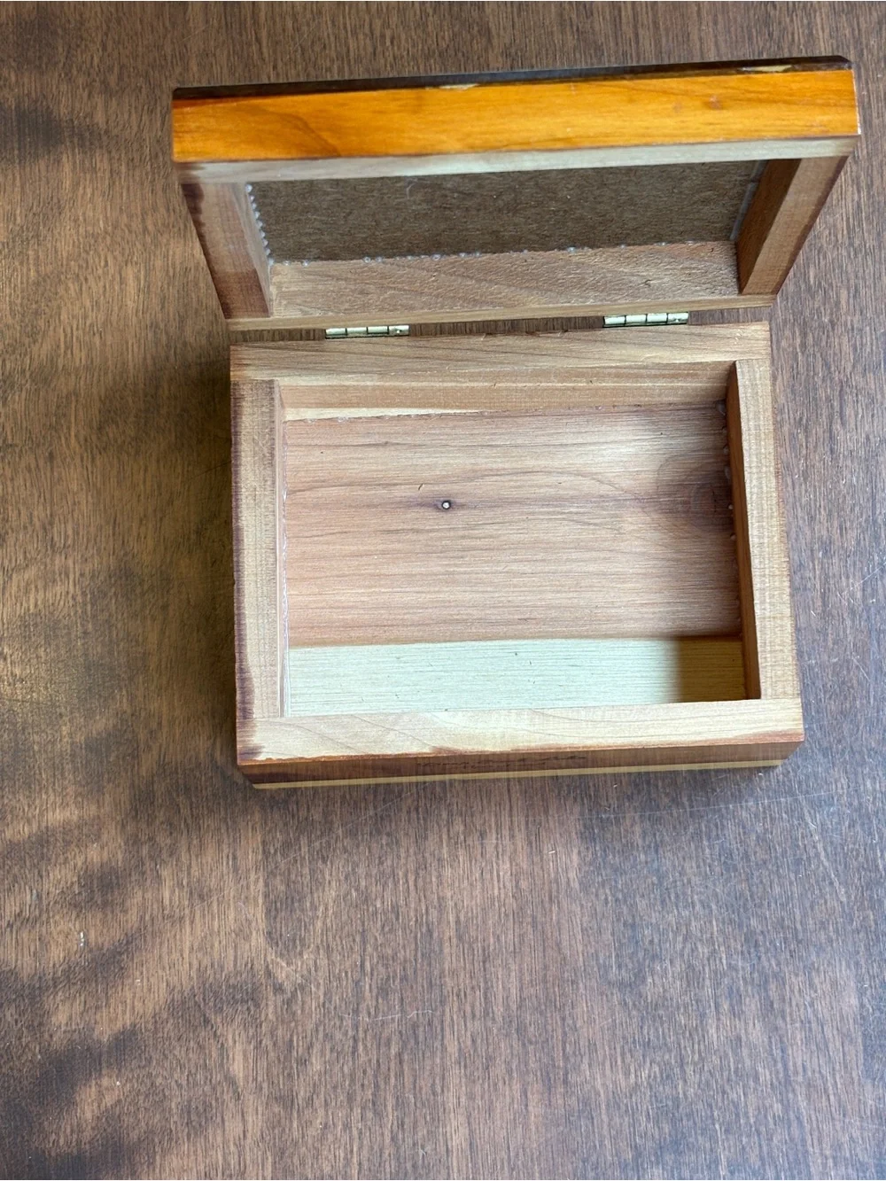 Cedar box with beautiful hummingbird Floral metallic top